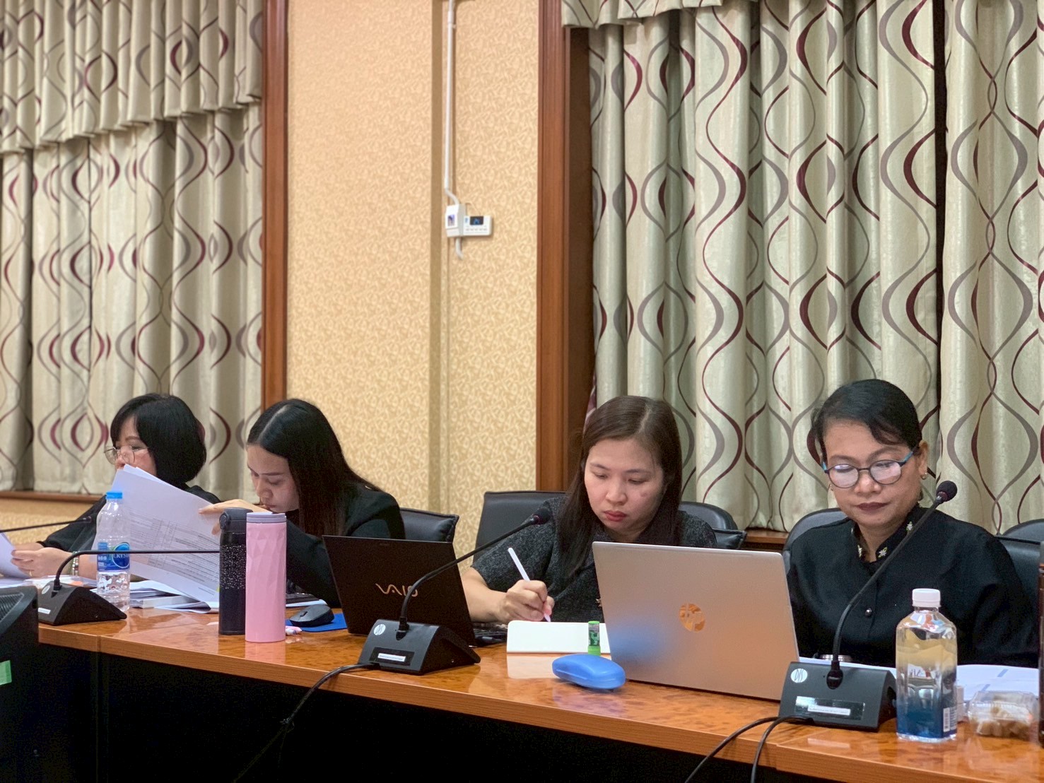 title - การประชุมการรายงานผลระบบติดตามผลการดำเนินงานและผลการเบิกจ่ายงบประมาณ (ALRO Tracking System) และชี้แจงการรายงานผลตัวชี้วัดของโครงการ/กิจกรรมประจำปีงบประมาณ พ.ศ. 2569